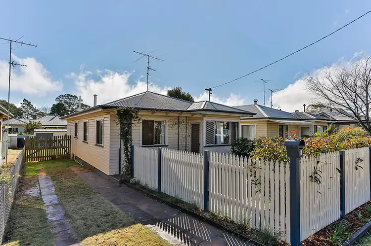 9 Weetwood Street, Newtown QLD 4350