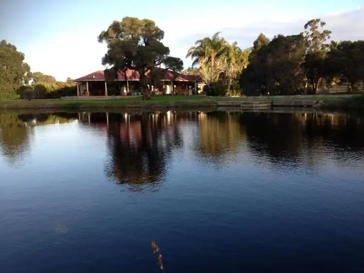 124 Foxton Drive, Oakford WA 6121