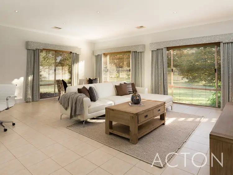 14 Darter Way, Maida Vale WA 6057