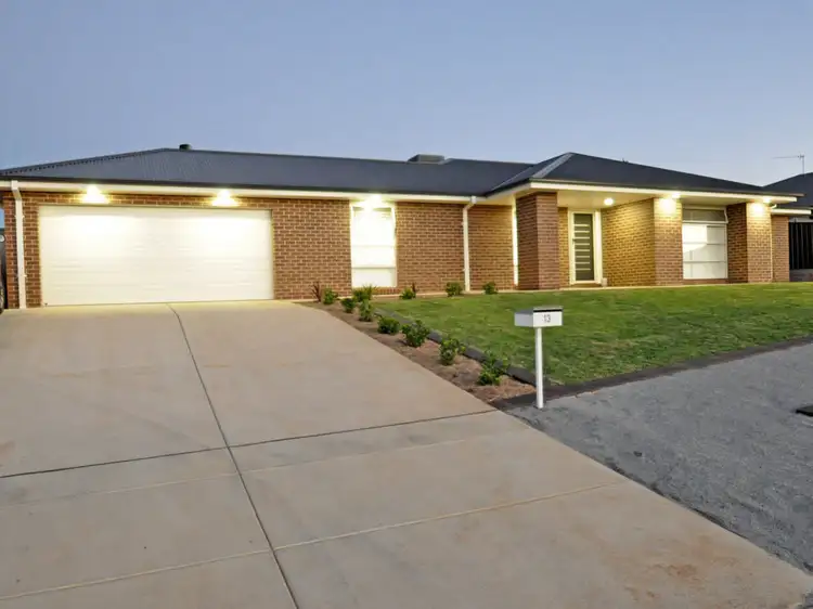 13 Hilton Place, Junee NSW 2663