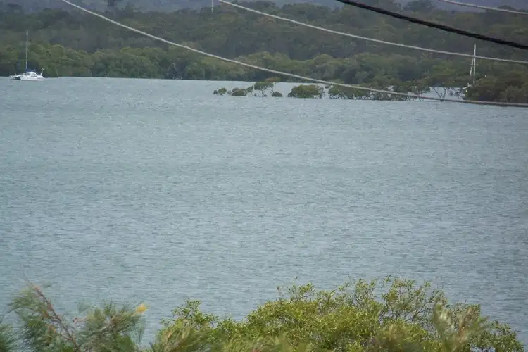 30 PAULA pde, Lamb Island QLD 4184