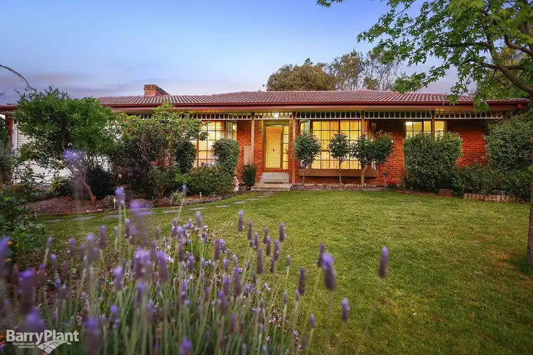 8 Billabong Close, Croydon Hills VIC 3136