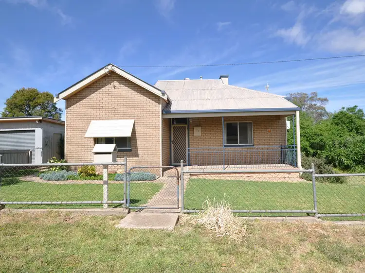 75 Hiscock Ave, Junee NSW 2663