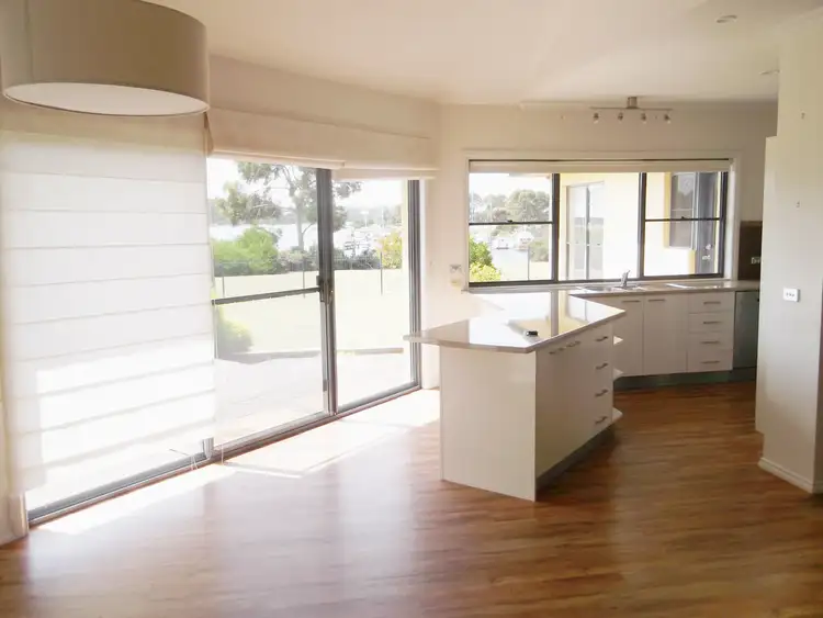 13 Lake Cove Court, Newlands Arm VIC 3875