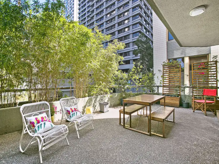 17-25 Wentworth Avenue