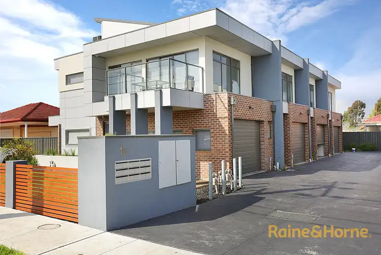 2/18-20 Northumberland Road, Sunshine North VIC 3020