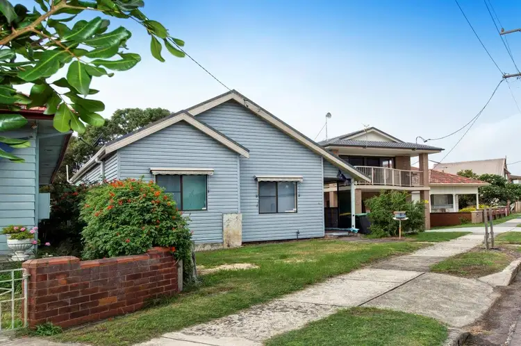 36 Fullerton Street, Stockton NSW 2295