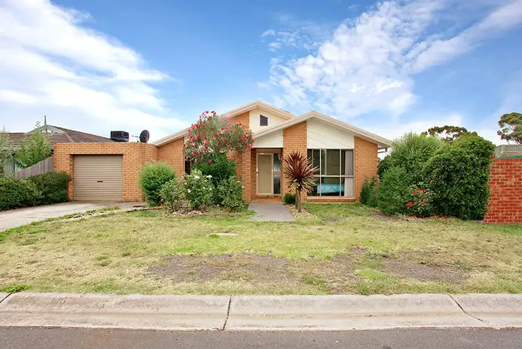 2 Landles Rise, Roxburgh Park VIC 3064