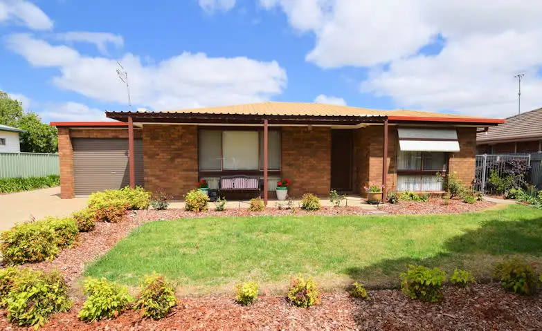 Main view of Homely unit listing, 1 / 274 Wick Street, Deniliquin NSW 2710