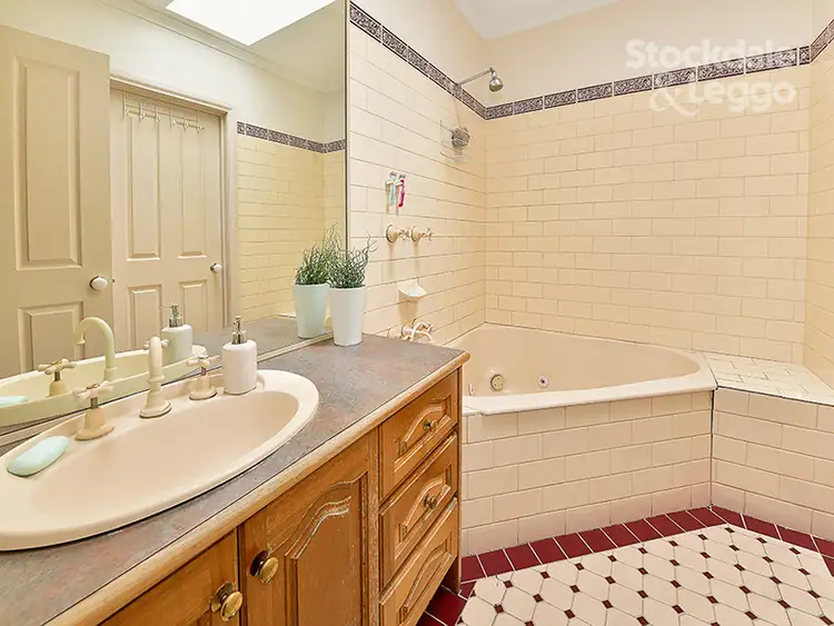 Fifth view of Homely house listing, 2/27 Fleetwood Drive, Greenvale VIC 3059