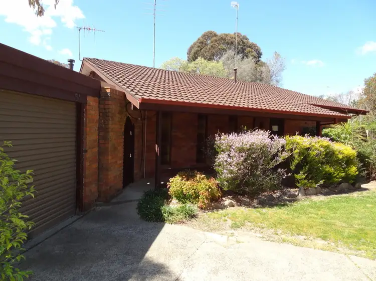 54 Kelloshiel Close, Bathurst NSW 2795