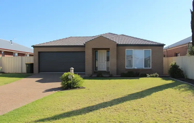 17 Hillam Drive, Griffith NSW 2680