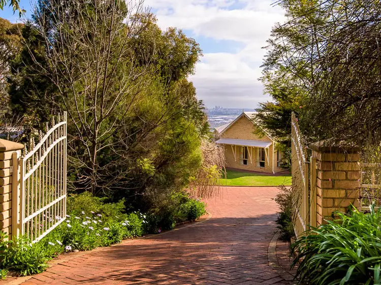 3 Jaraba Avenue, Gooseberry Hill WA 6076