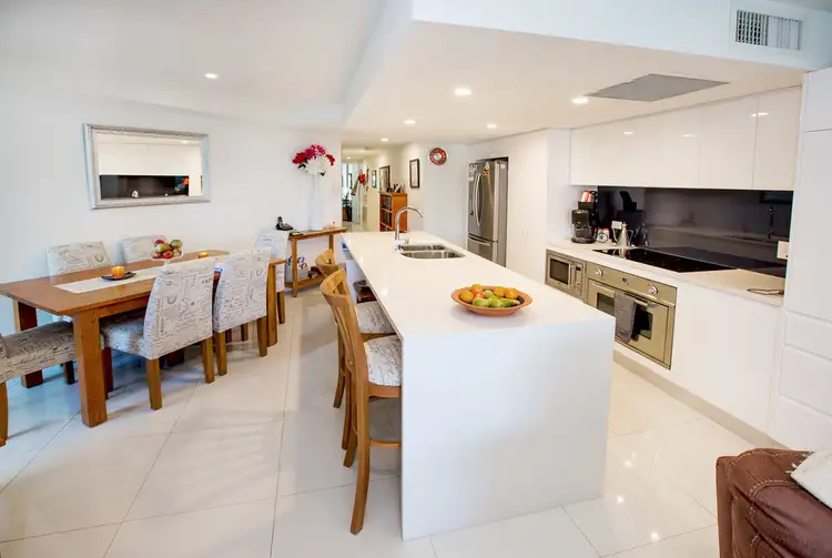 2/85 Marine Parade, Redcliffe QLD 4020