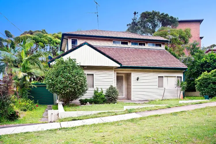 4 McKenzie Avenue, Chifley NSW 2036