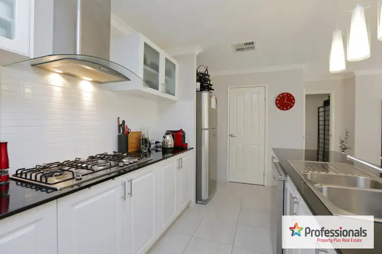 19 Marseille Gardens, Piara Waters WA 6112