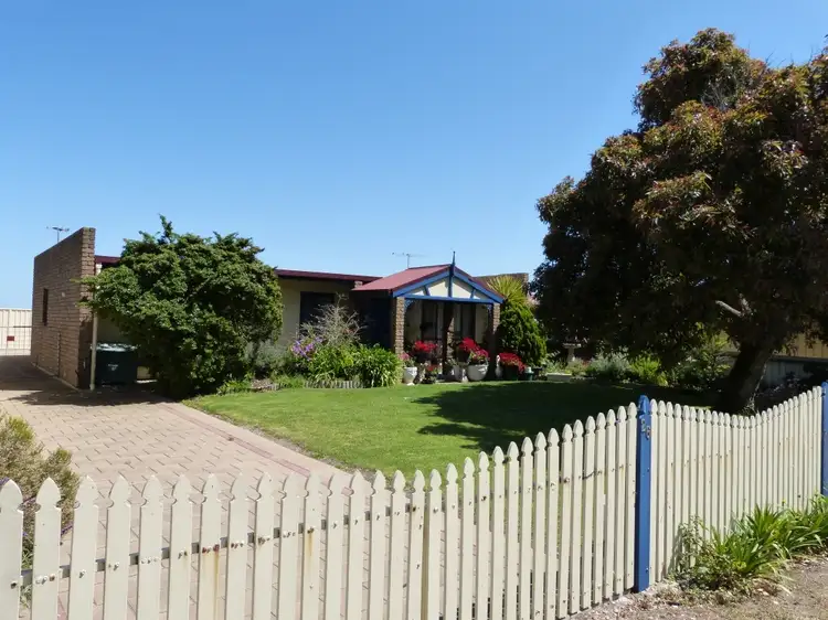 26 Hyde Avenue, Meningie SA 5264