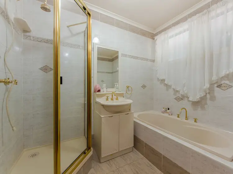 Fourth view of Homely house listing, 2 Newark Court, Albanvale VIC 3021