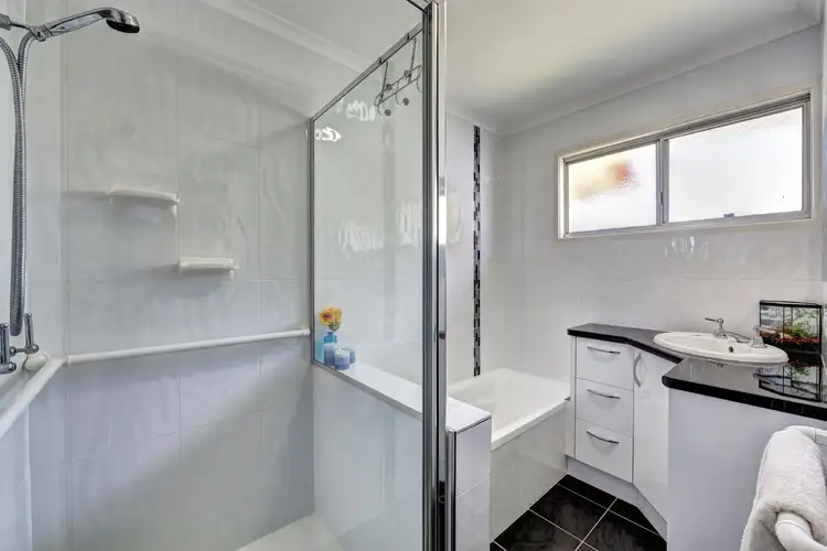 16 Bullpitt Street, Avenell Heights QLD 4670