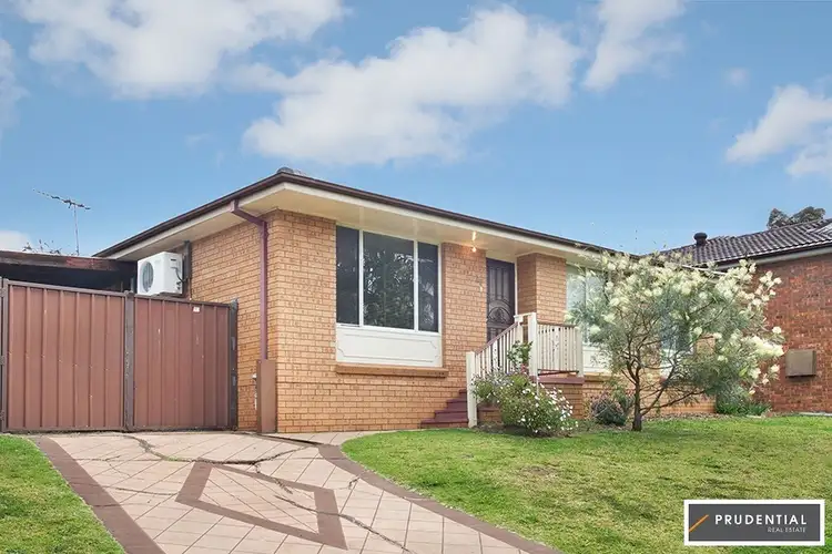 60 Cleopatra Drive, Rosemeadow NSW 2560
