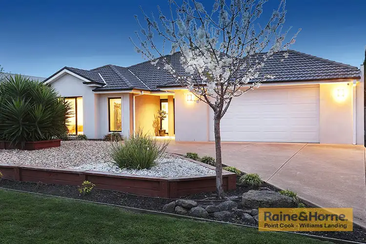 11 Crystal Court, Sanctuary Lakes VIC 3030