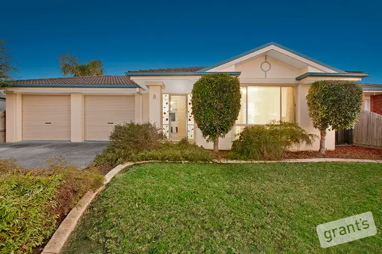 8 Edgewood Close, Narre Warren South VIC 3805