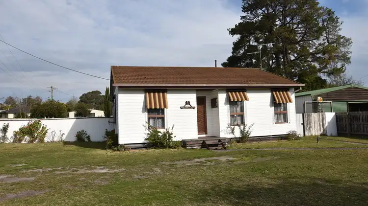 Seventh view of Homely house listing, 5 Marshall Avenue, Moe VIC 3825