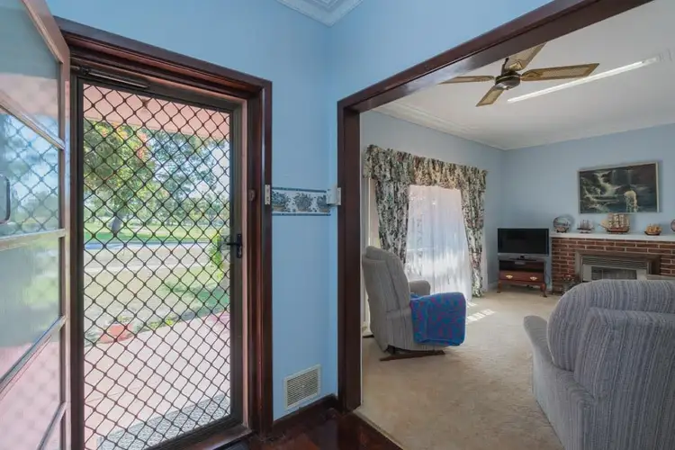 Second view of Homely house listing, 2 Griffiths Place, Hilton WA 6163