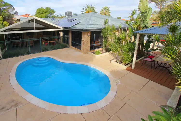 6 PEGGS PLACE, Leeming WA 6149