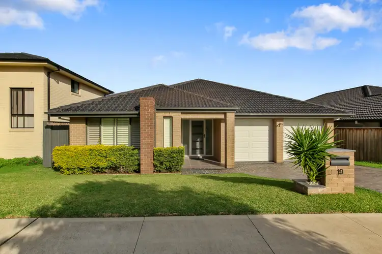 19 Jessie Street, Middleton Grange NSW 2171