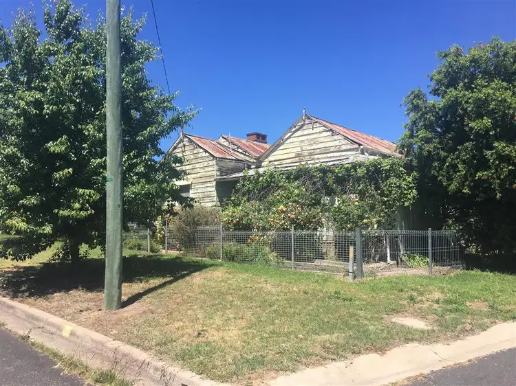 3 Simpson Street, Tumut NSW 2720