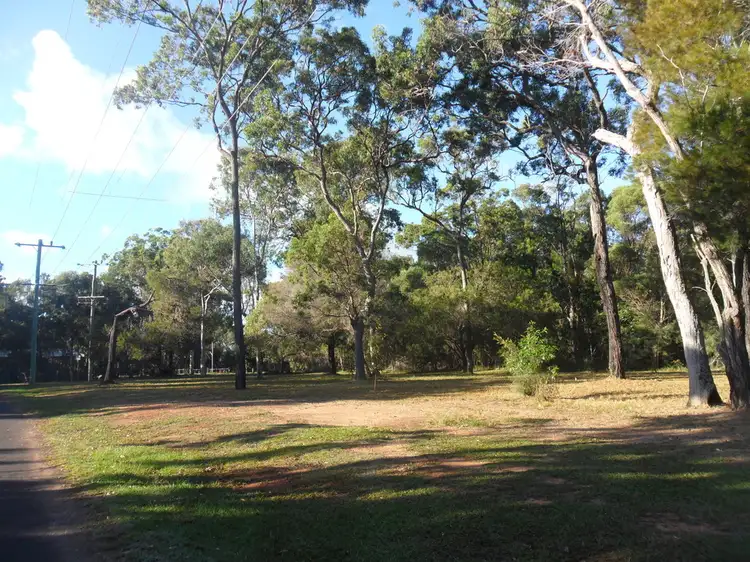 18 East Road, Karragarra Island QLD 4184