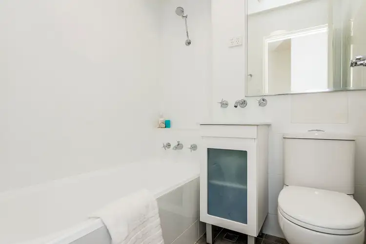 Fifth view of Homely studio listing, 52/50 Roslyn Gardens, Elizabeth Bay NSW 2011