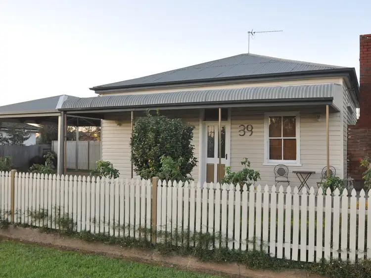 39 Gloucester Street, Junee NSW 2663