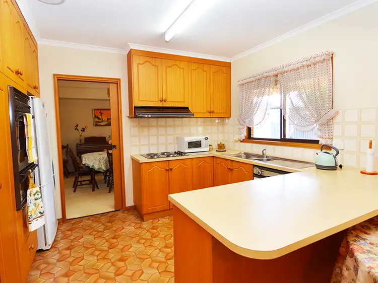 Fourth view of Homely house listing, 10 Merebin Court, Merbein VIC 3505