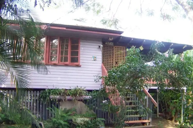 6 LAVENDER ST, Lamb Island QLD 4184