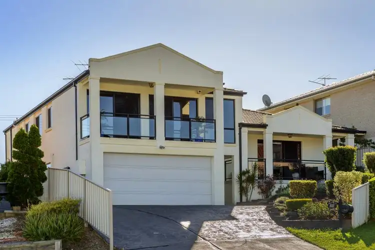 25 Baynton Place, St Helens Park NSW 2560