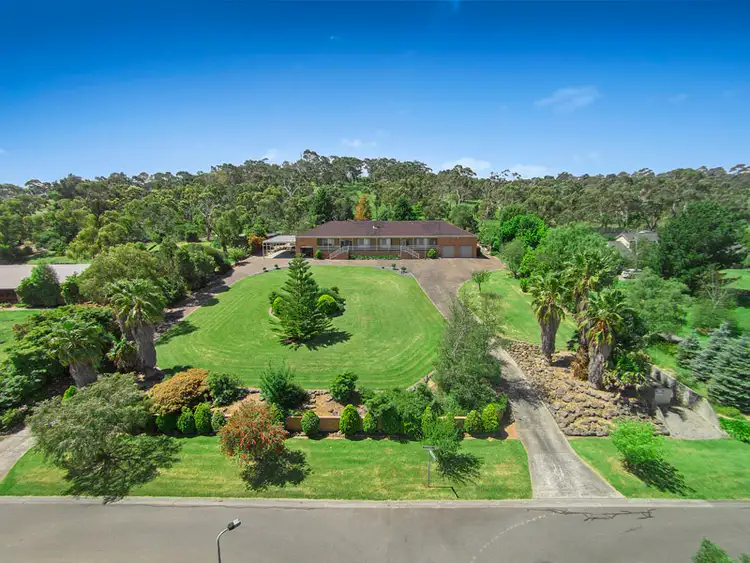 13 Gymkhana Court, Endeavour Hills VIC 3802