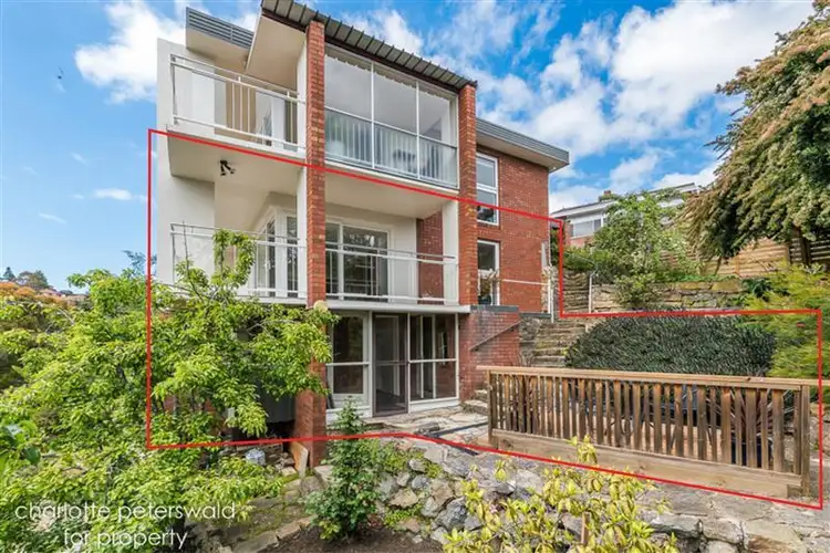 2/8 Evelyn Crescent, Sandy Bay TAS 7005