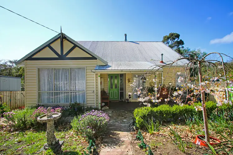 9 Smith Street, Loch VIC 3945