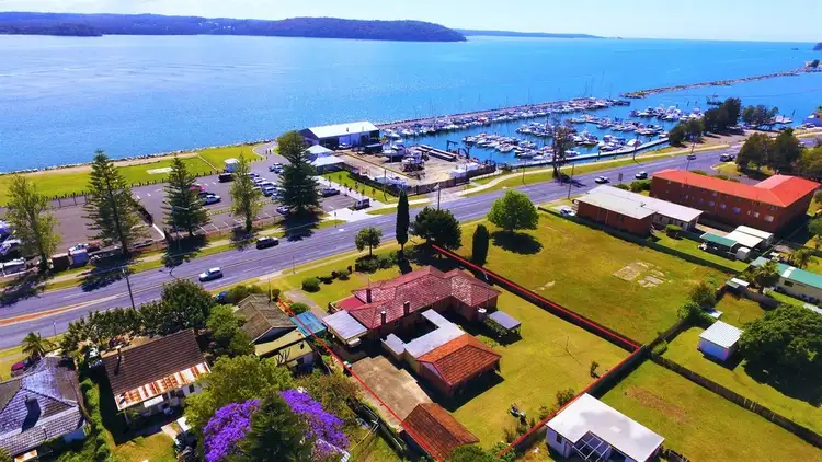 74 Beach Road, Batemans Bay NSW 2536