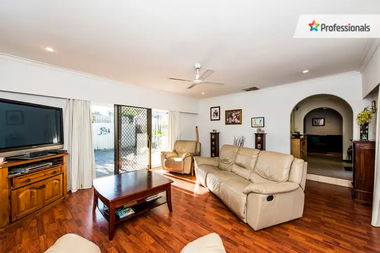 72 Tollington Park Rd, Kelmscott WA 6111