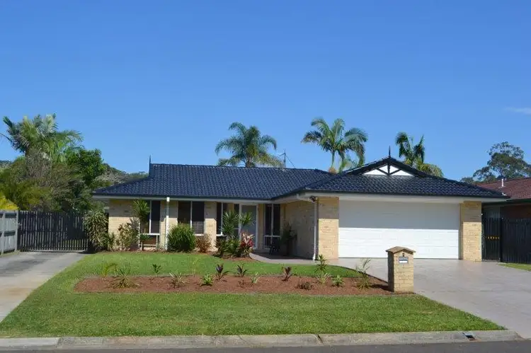 6 Hardy Avenue, Ocean Shores NSW 2483