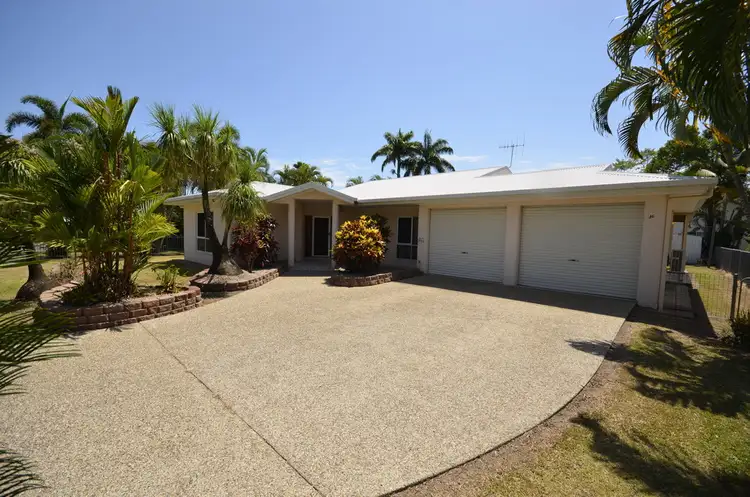 36 Middlemiss Street, Mossman QLD 4873