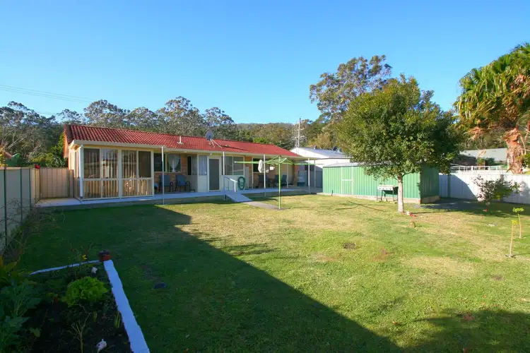 4 Windsor Street, Tarbuck Bay NSW 2428