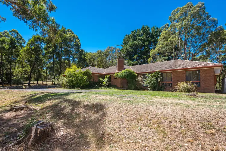 27 Yalonga Road, Woodend VIC 3442