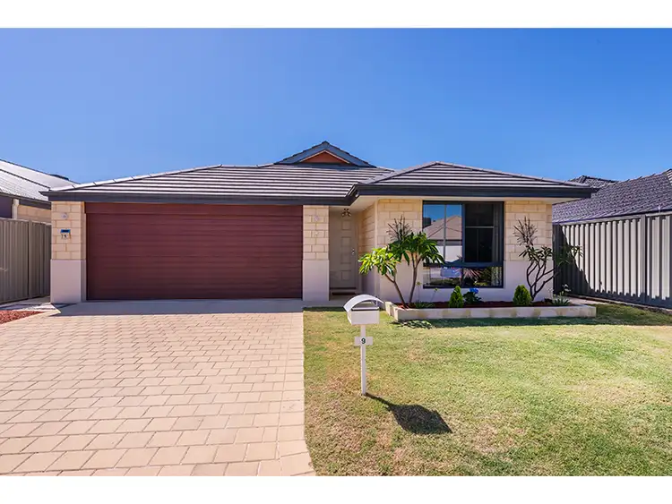9 Berkeley Loop, Piara Waters WA 6112