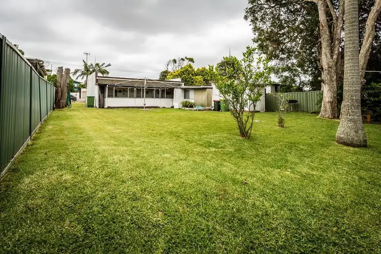 6 Moss Ave, Toukley NSW 2263