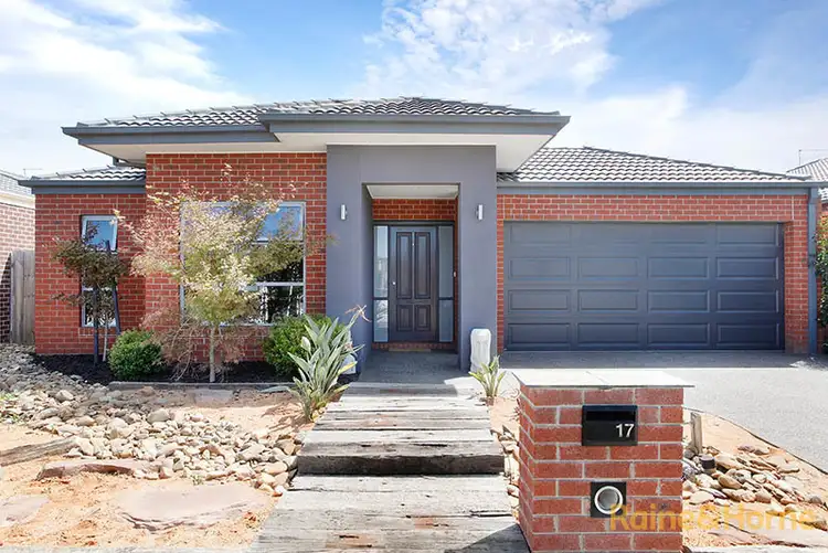 17 Fieldstone Crescent, Cranbourne North VIC 3977