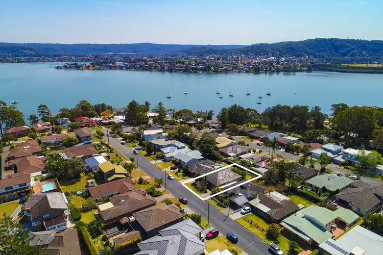 12 Lakewood Avenue, Green Point NSW 2251